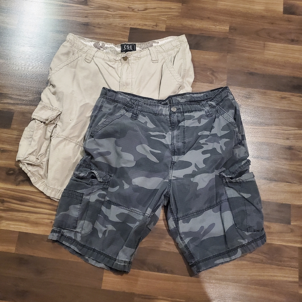 2 pairs of cargo shorts Men's camo and khaki